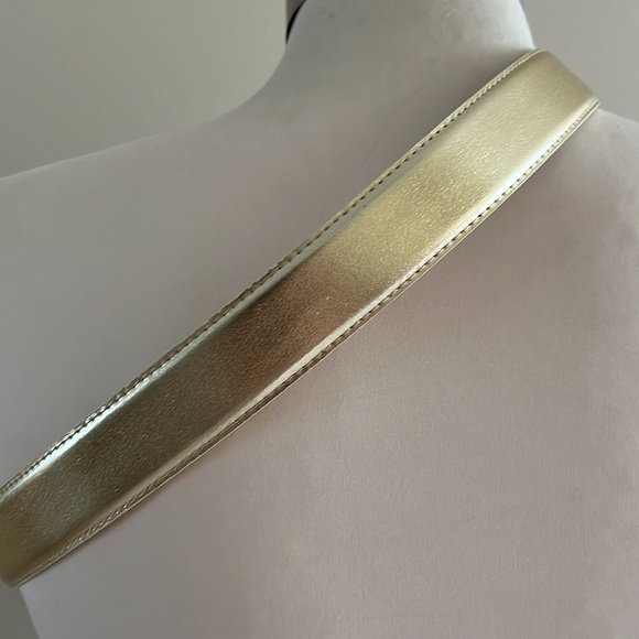 Simple and fabulous in gold belt - Picture 3 of 6